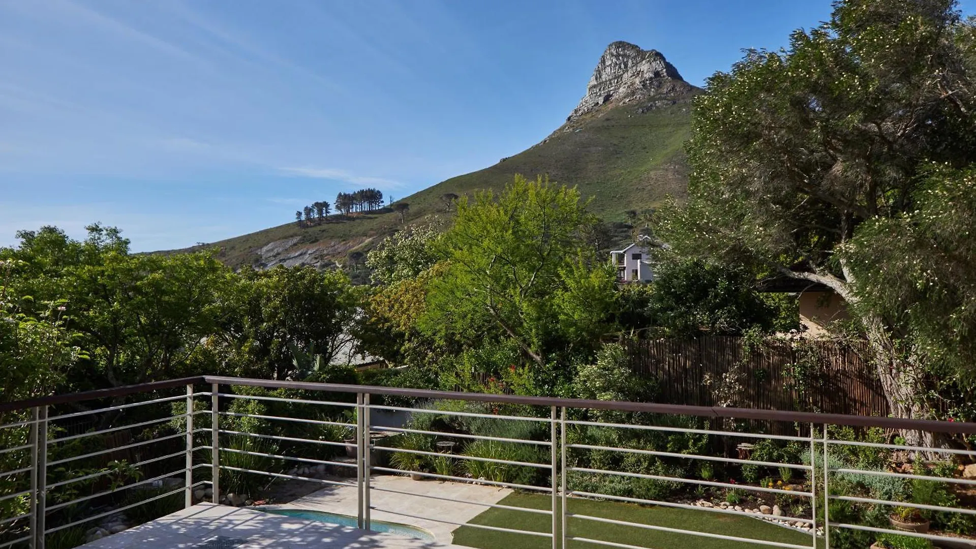 Guest house Luxurious 1 Bedroom In Camps Bay Villa With A Pool Cape Town