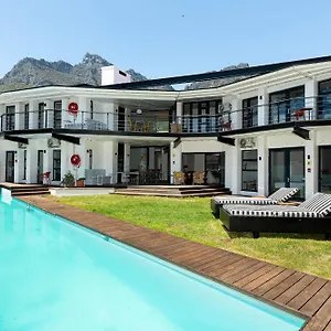 Neighbourgood 1st Crescent Camps Bay Guest house